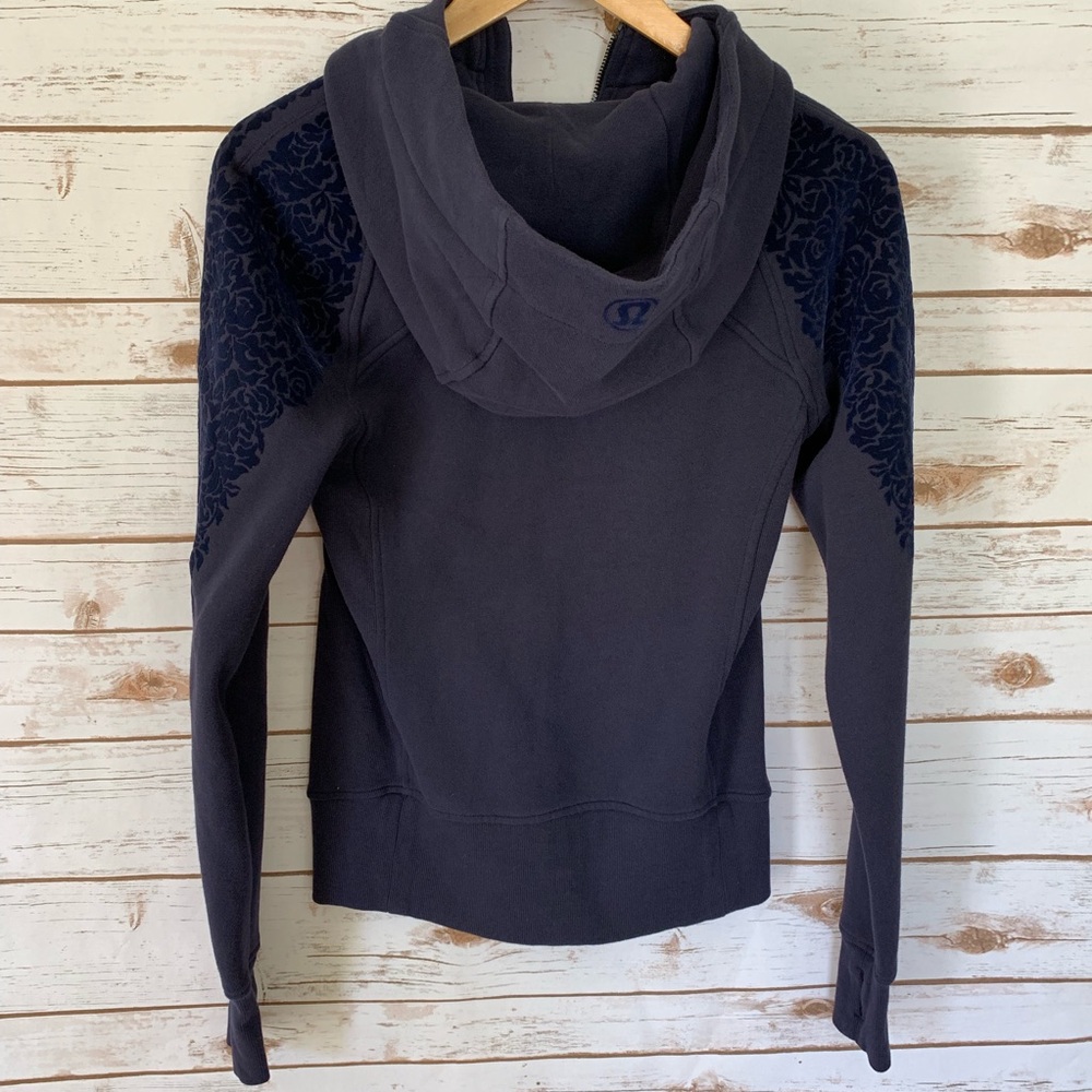 ➕ NWT lululemon scuba hoodie IV floral flock MDNI - Picture 5 of 6